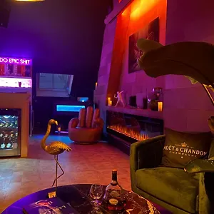 https://tomorrowland-mansion-dj-booth-bar-cinema-terrace.hotelsantwerp.net